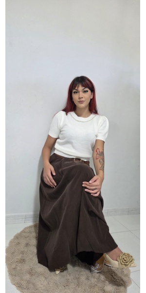 Maglia con girocollo pietre bianche