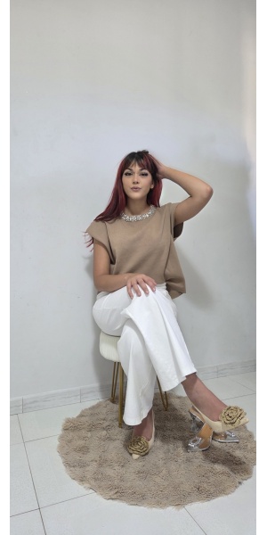 Maglia con collo strass